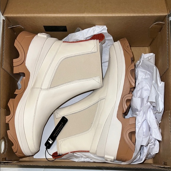 LAST PAIR NWT Sorel Boot 6.5 - Picture 3 of 8